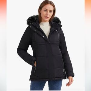 Orolay Women's Winter Warm Jacket Hooded Mountain Parka with Faux Fur